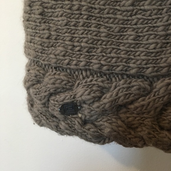 • Boutique Label • Shrug • - Picture 3 of 3